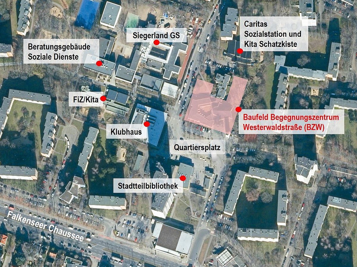 Luftbild mit Labels für verschiedene Einrichtungen und markierter Fläche für Begegnungszentrum Westerwaldstraße
