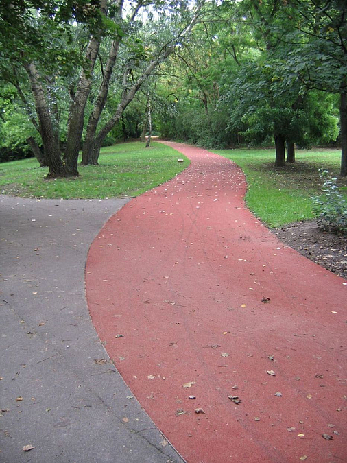 Roter Weg im Park